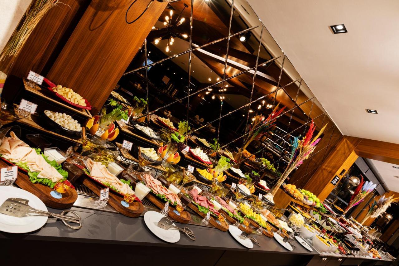 Demiray Hotel Old City Istanbul Ngoại thất bức ảnh A buffet at a restaurant