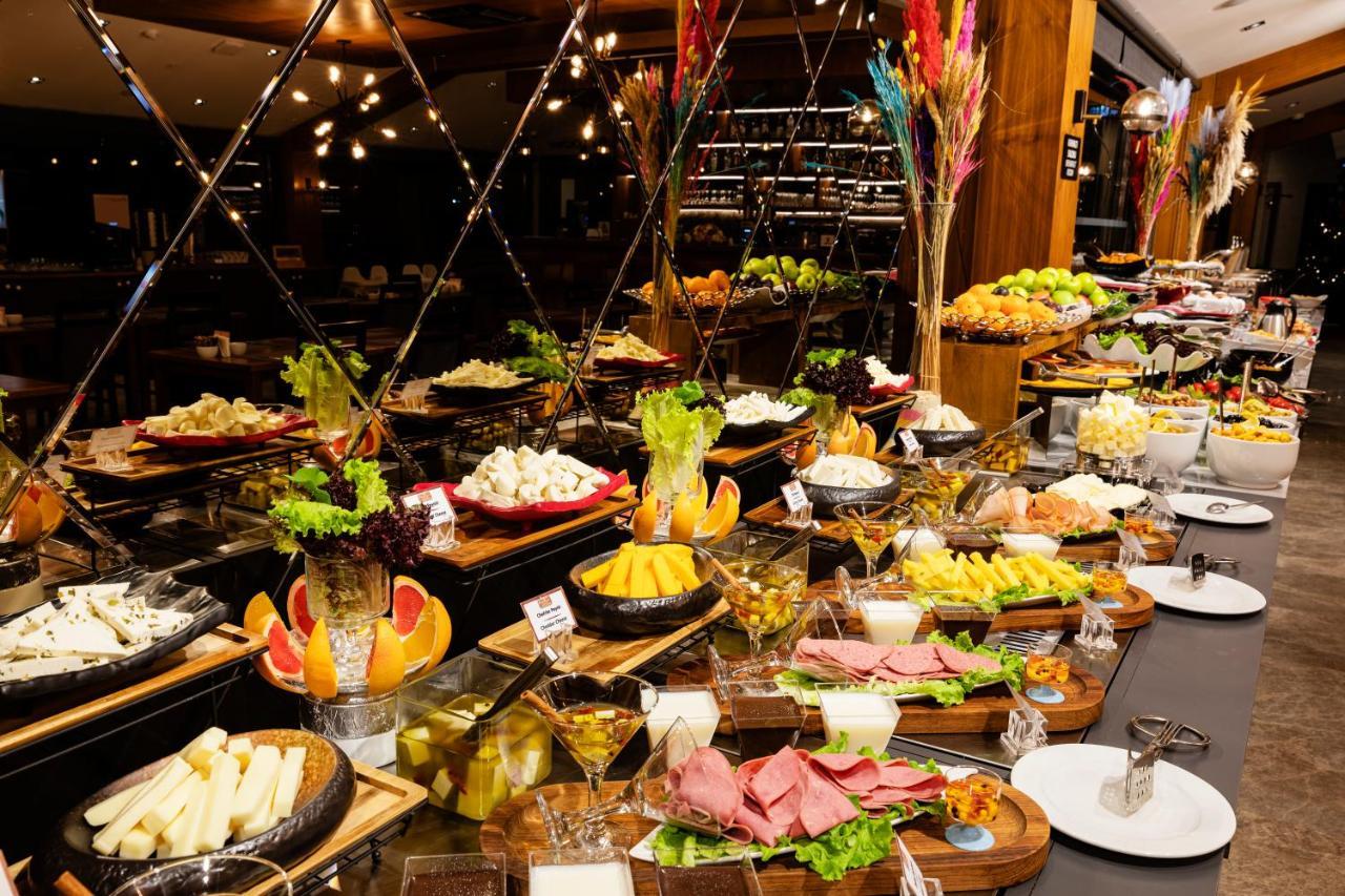 Demiray Hotel Old City Istanbul Ngoại thất bức ảnh A buffet at a hotel