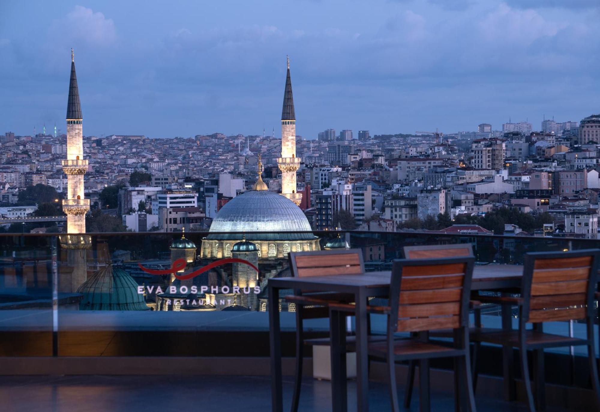 Demiray Hotel Old City Istanbul Ngoại thất bức ảnh View from the hotel's rooftop bar