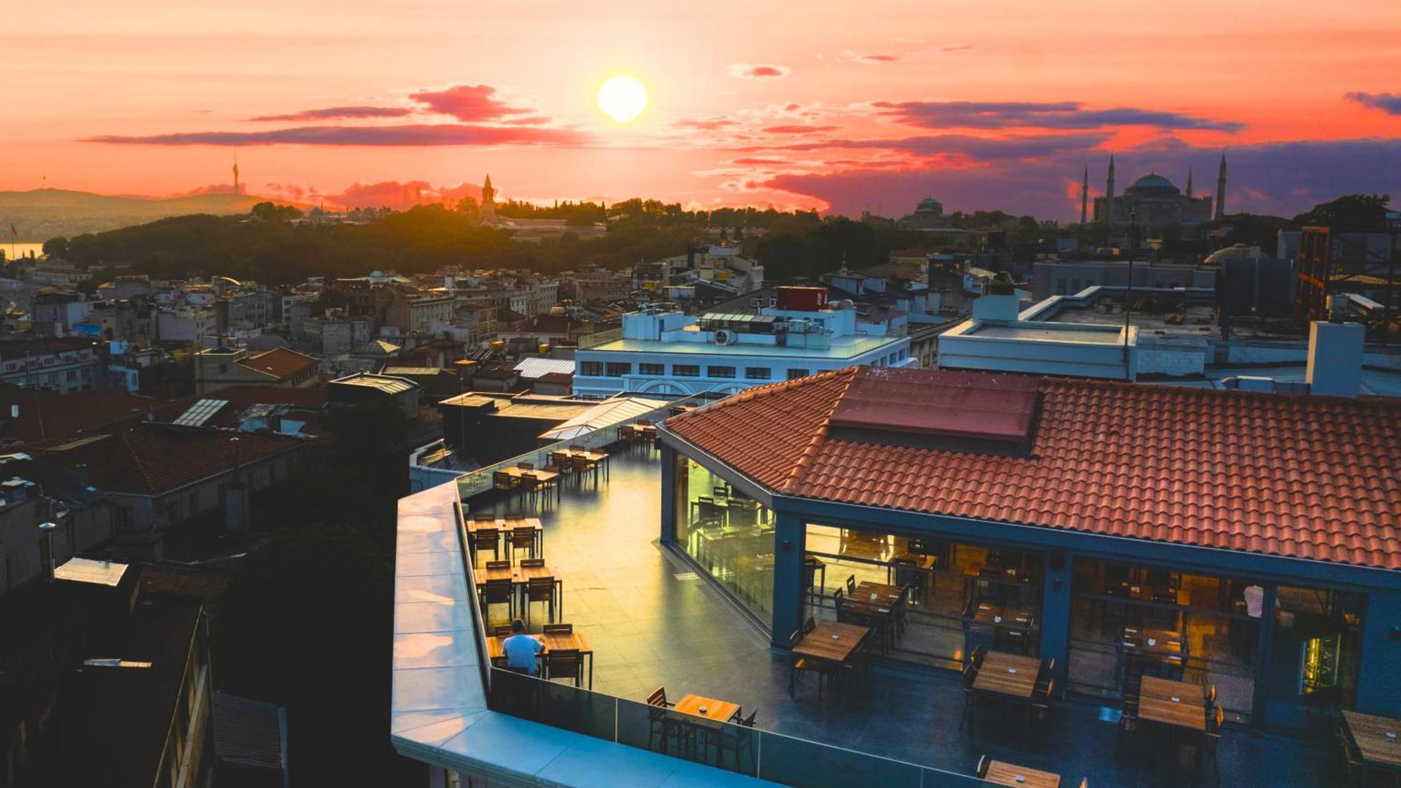 Demiray Hotel Old City Istanbul Ngoại thất bức ảnh The view from the rooftop of the hotel